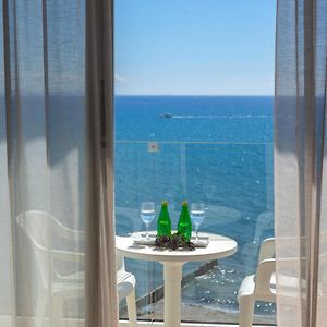 One-Bedroom Apartment Sea View