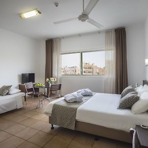 Studio Apartment Inland View