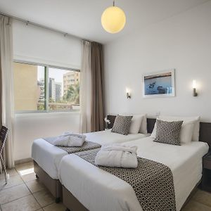 One-Bedroom Apartment Side Sea View